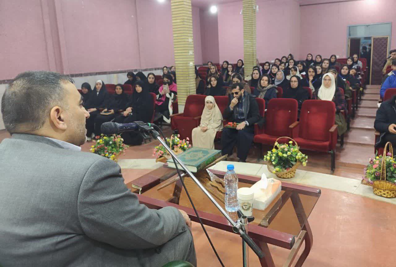 کارگاه آموزشی «تدبر در قرآن» با حضور ۱۲۰ نفر از فعالان فرهنگی و قرآنی منطقه برگزار شد