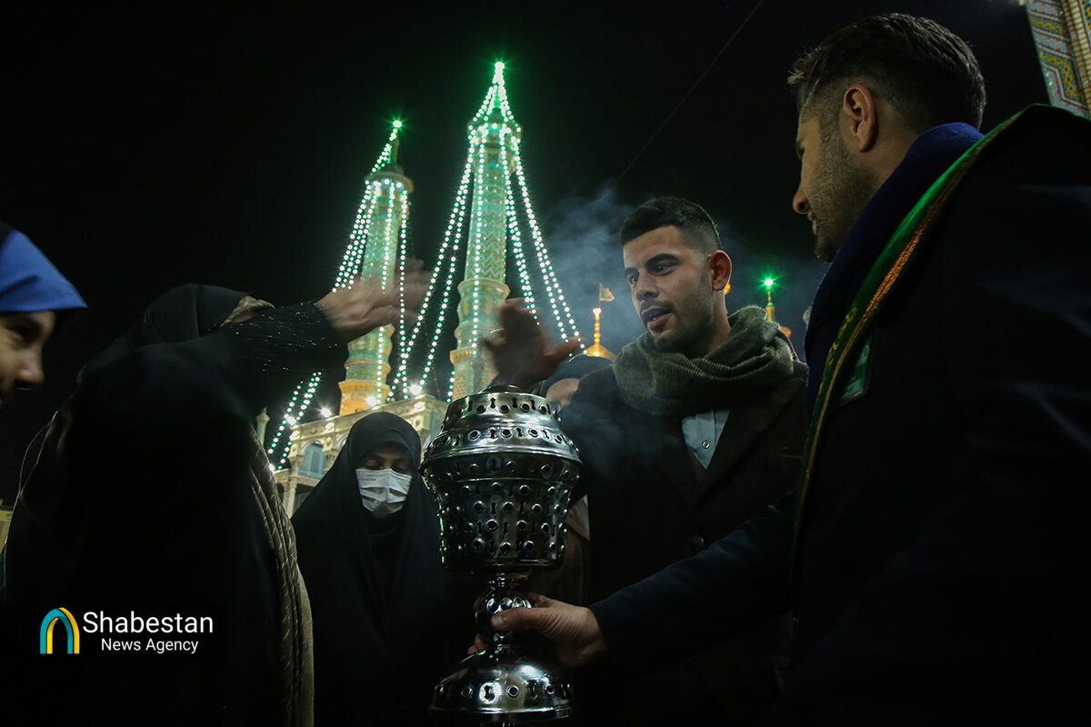 حال و هوای حرم بانوی کرامت در شام میلاد حضرت زهرا (س)