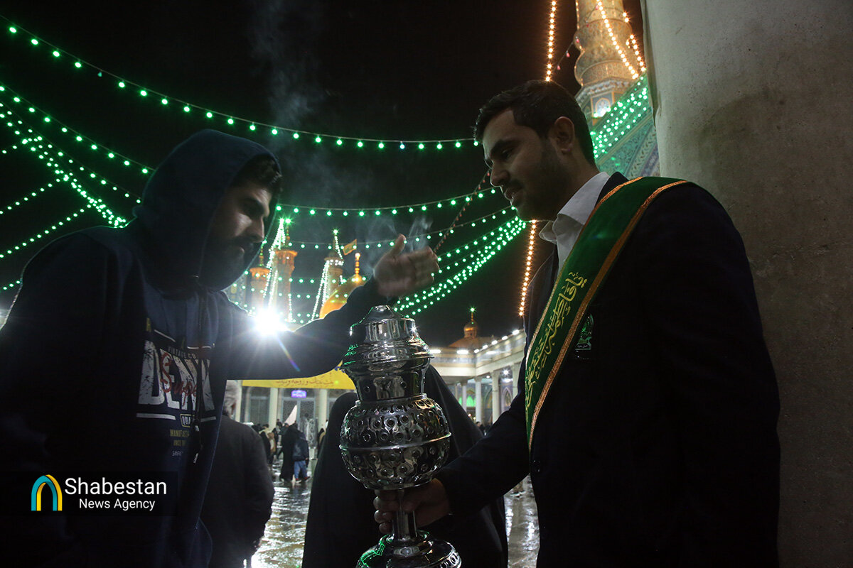 حال و هوای حرم بانوی کرامت در شام میلاد حضرت زهرا (س)