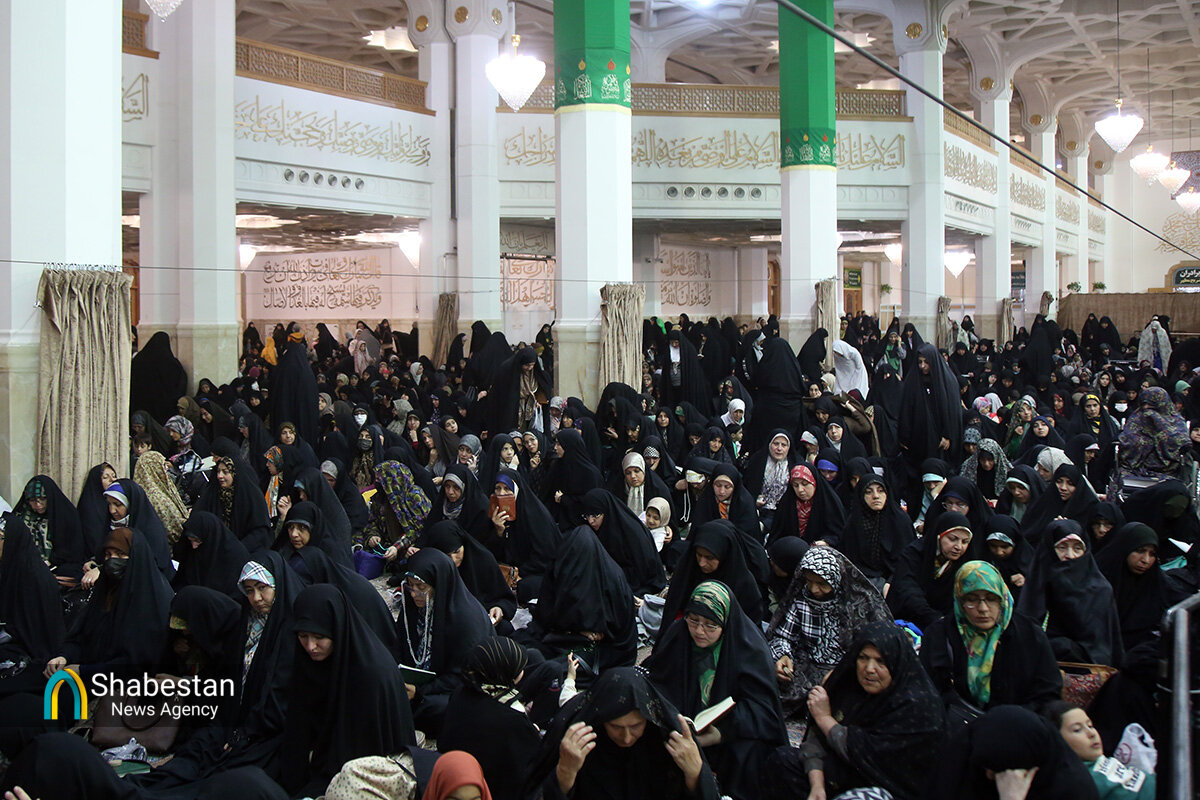 حال و هوای حرم بانوی کرامت در شام میلاد حضرت زهرا (س)