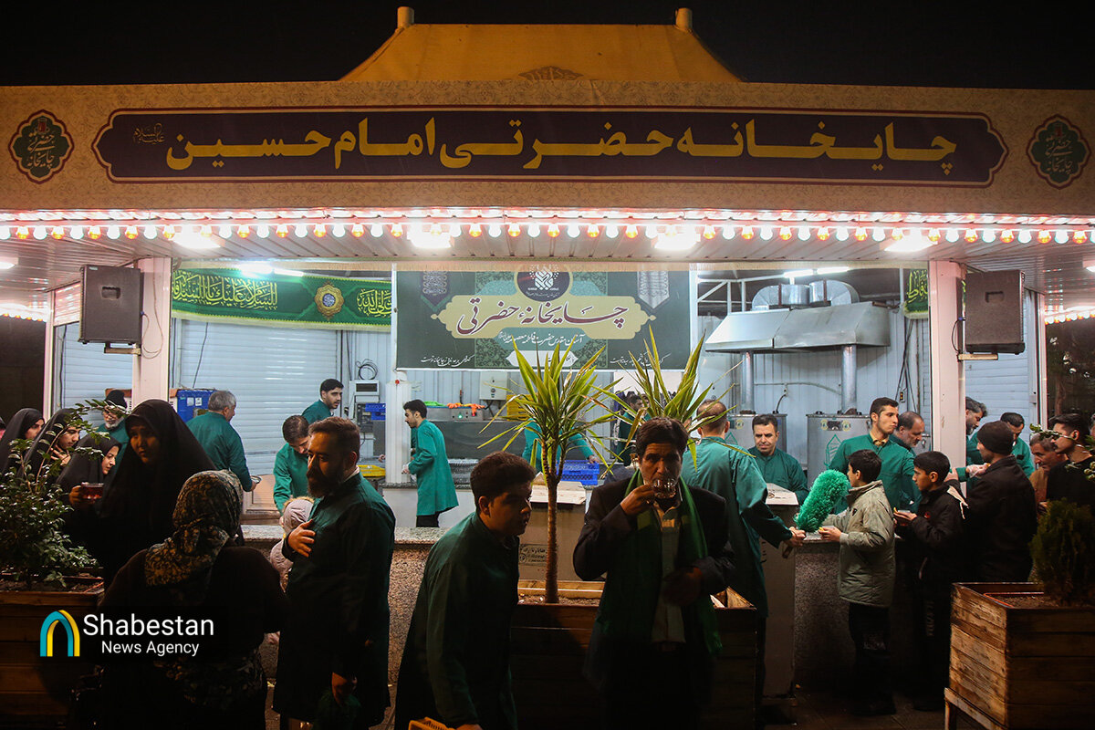 حال و هوای حرم بانوی کرامت در شام میلاد حضرت زهرا (س)