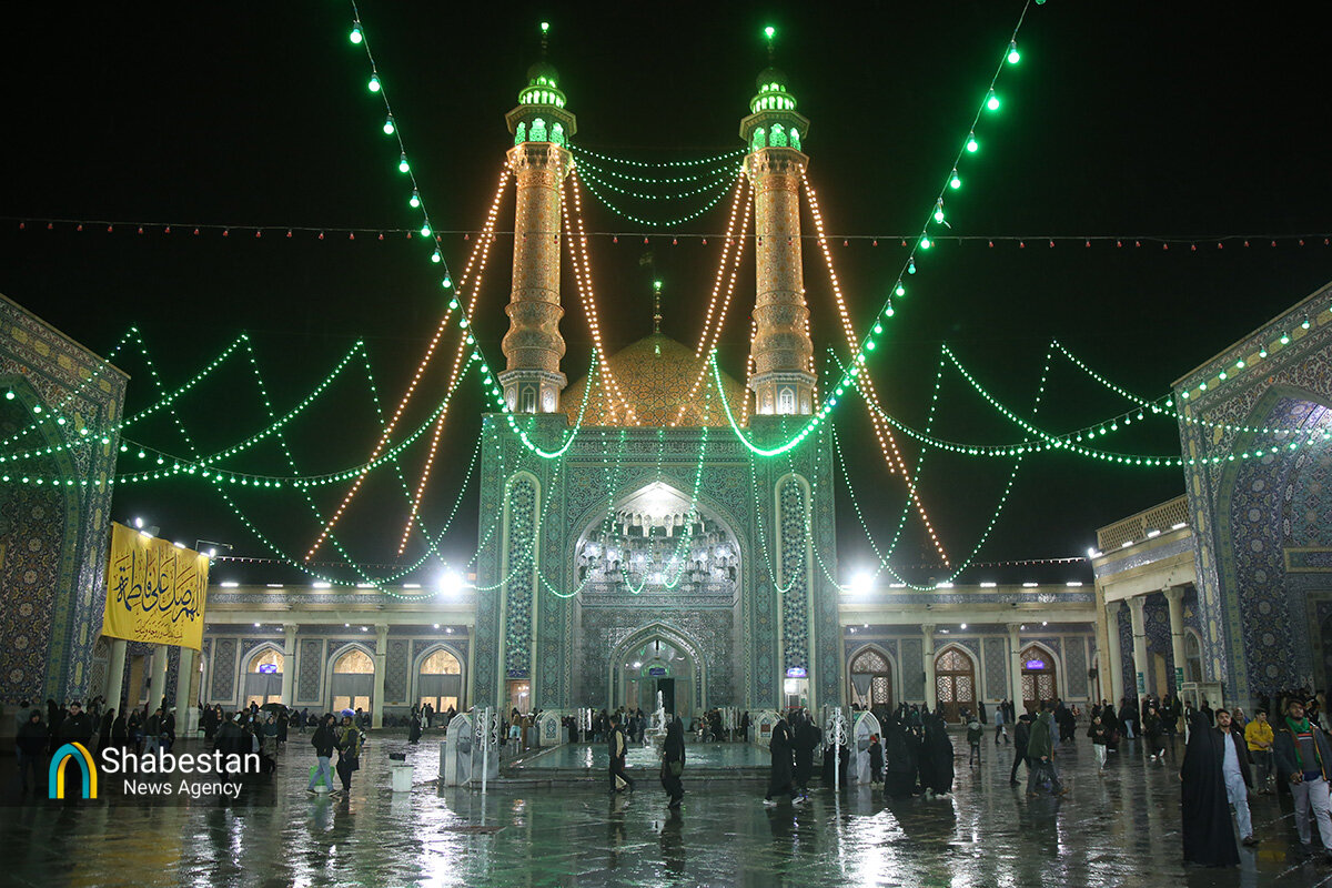 حال و هوای حرم بانوی کرامت در شام میلاد حضرت زهرا (س)