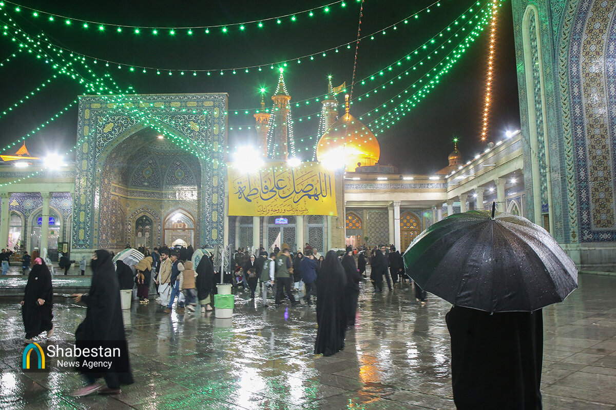 حال و هوای حرم بانوی کرامت در شام میلاد حضرت زهرا (س)