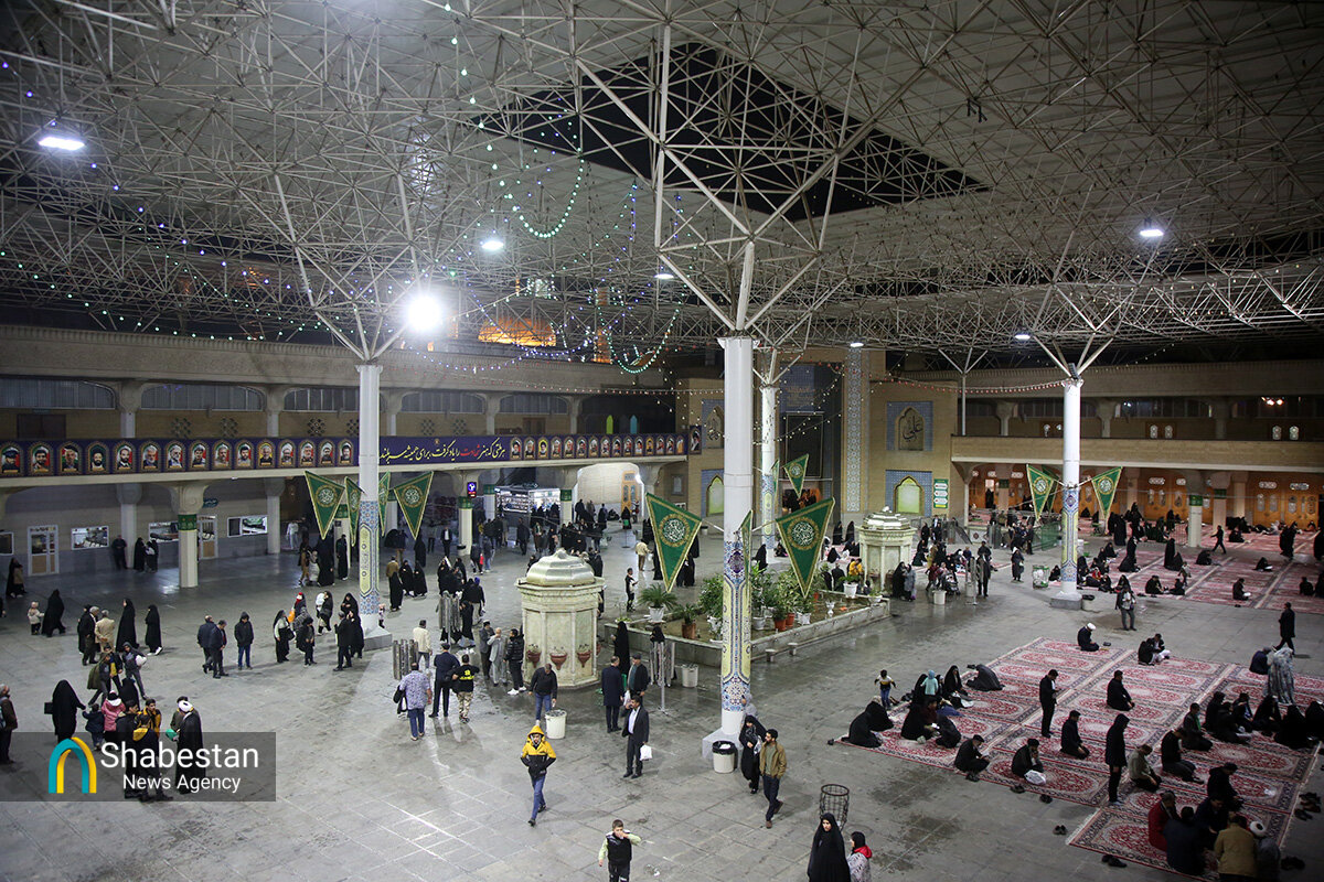 حال و هوای حرم بانوی کرامت در شام میلاد حضرت زهرا (س)