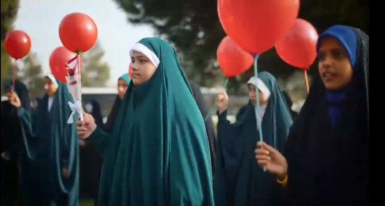 ۵۰۰ شکوفه مشهدی، هم‌نوا باهم در حریمی به نام «مادر» سرودِ عشق خواندند