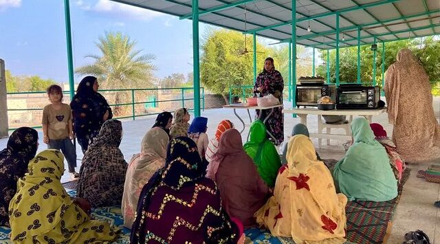 برگزاری کارگاه رایگان «نذر آموزشی» پخت نانهای معطر و کیک در روستای چاهستان