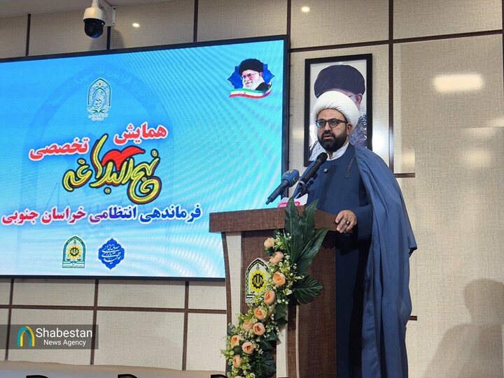 نیروی انتظامی باید در مسیر قرآن و نهج‌البلاغه حرکت کند