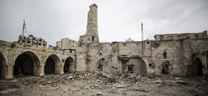  یکی از درهای مسجد جامع عمری در شهر غزه به دلیل باران فرو ریخت