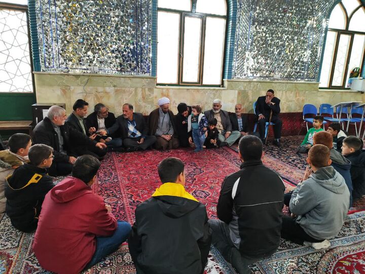 دیدار صمیمی امام جمعه خنداب با نوجوانان در حاشیه نماز جمعه