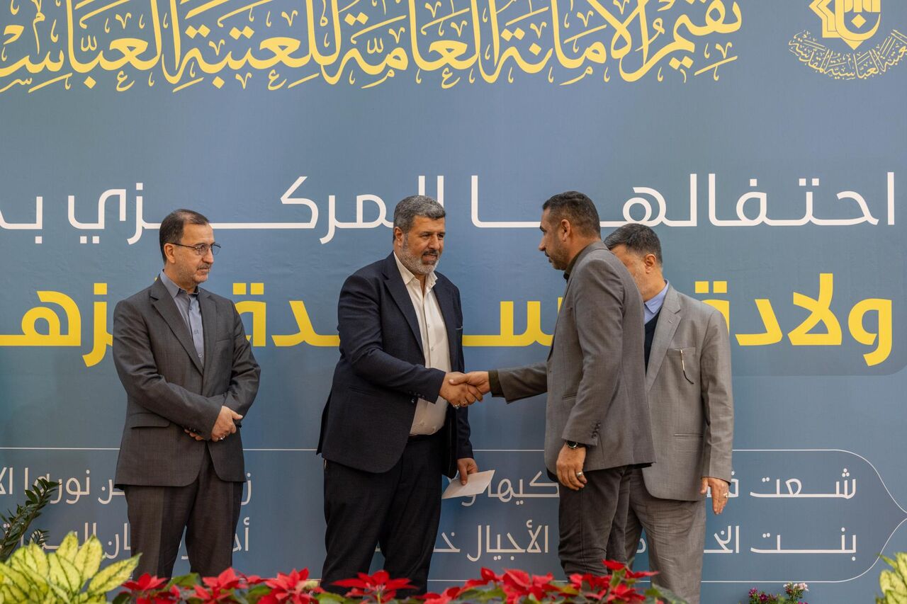 تکریم برگزیدگان مسابقه فرهنگی سالروز ولادت حضرت زهرا (س) در آستان مقدس عباسی