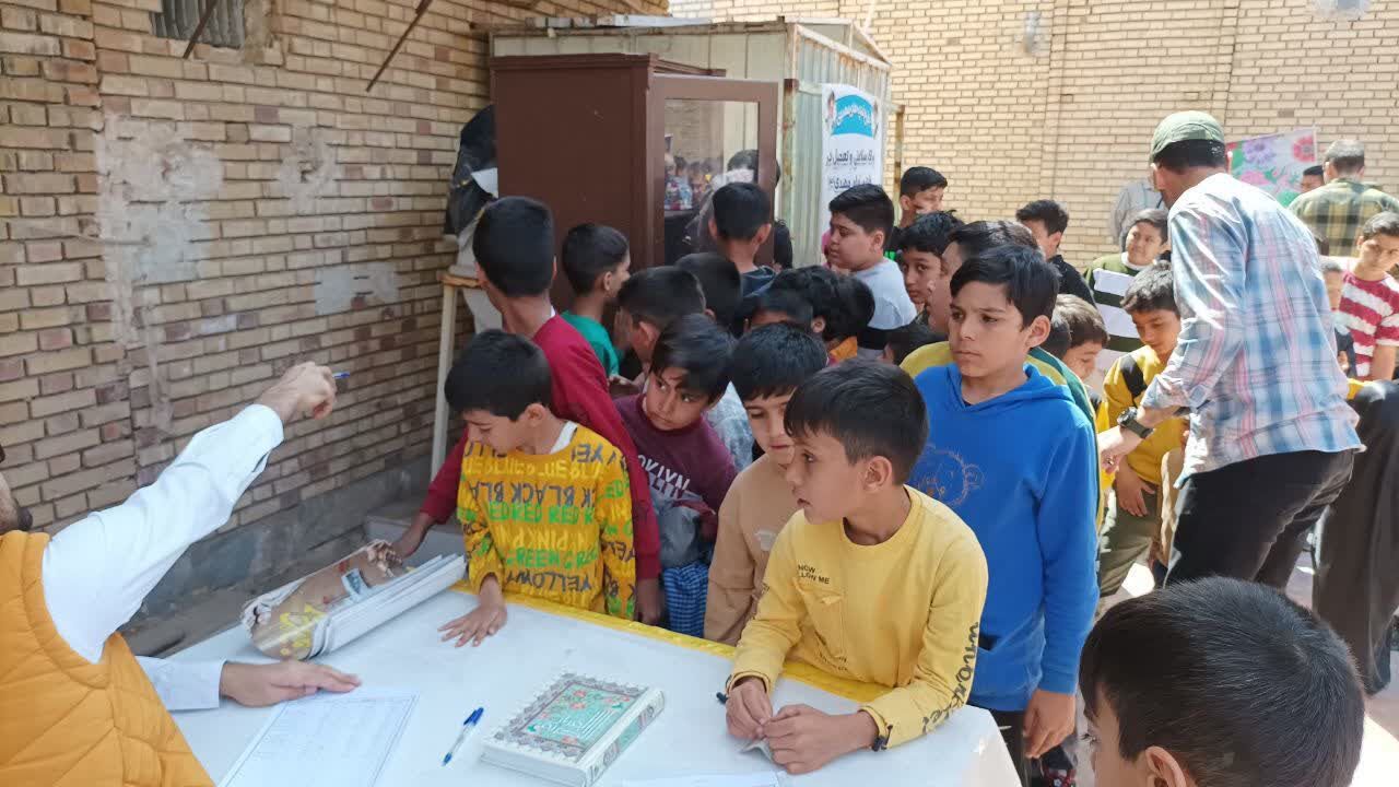 طرح «قرآن بخوان، هدیه بگیر»؛ لبخندهای کودکانه در سایه عطر نماز جمعه