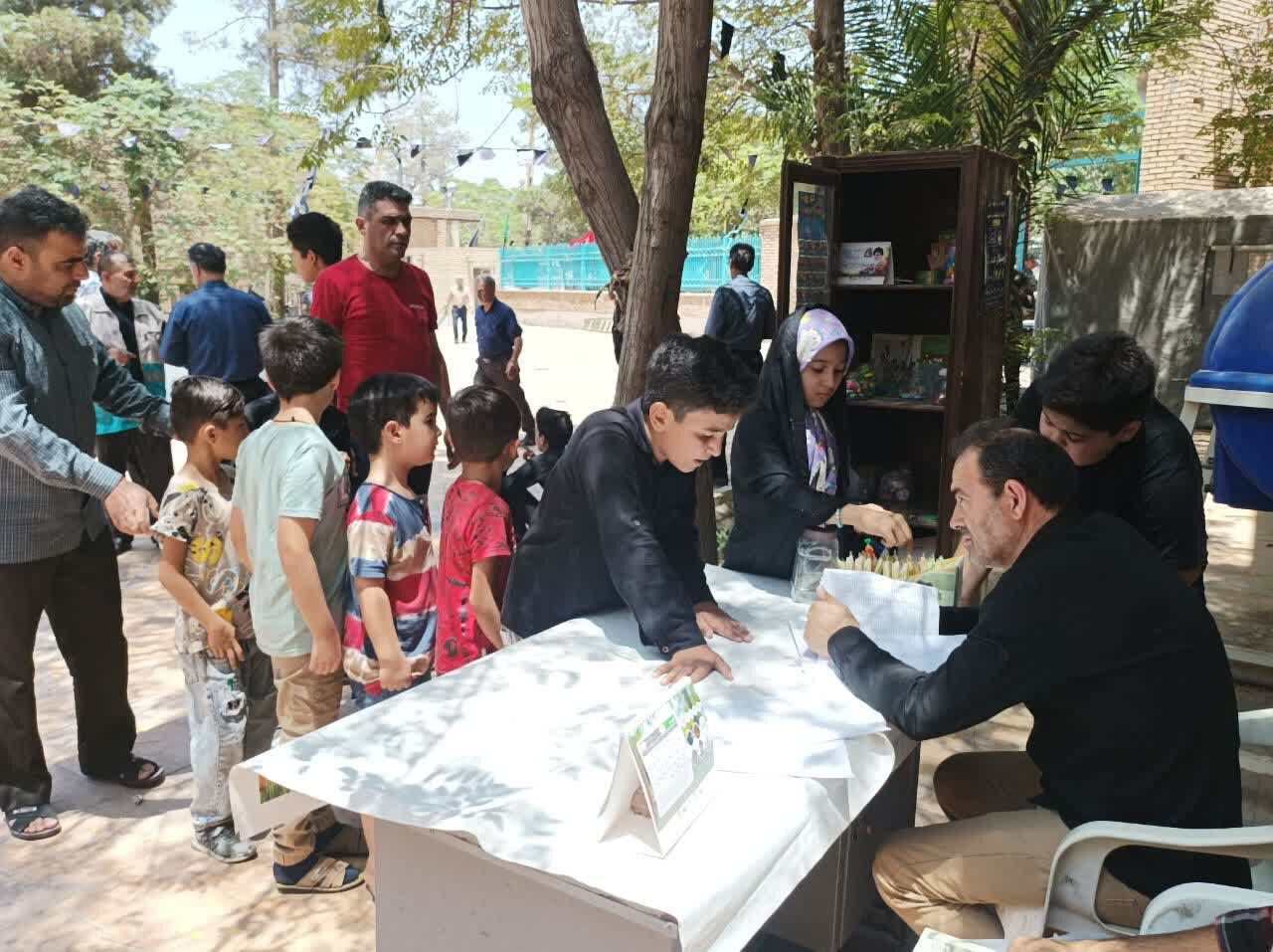 طرح «قرآن بخوان، هدیه بگیر»؛ لبخندهای کودکانه در سایه عطر نماز جمعه