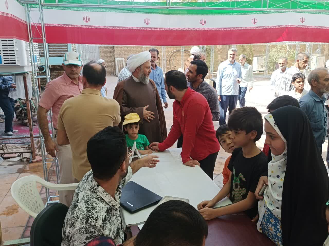 طرح «قرآن بخوان، هدیه بگیر»؛ لبخندهای کودکانه در سایه عطر نماز جمعه