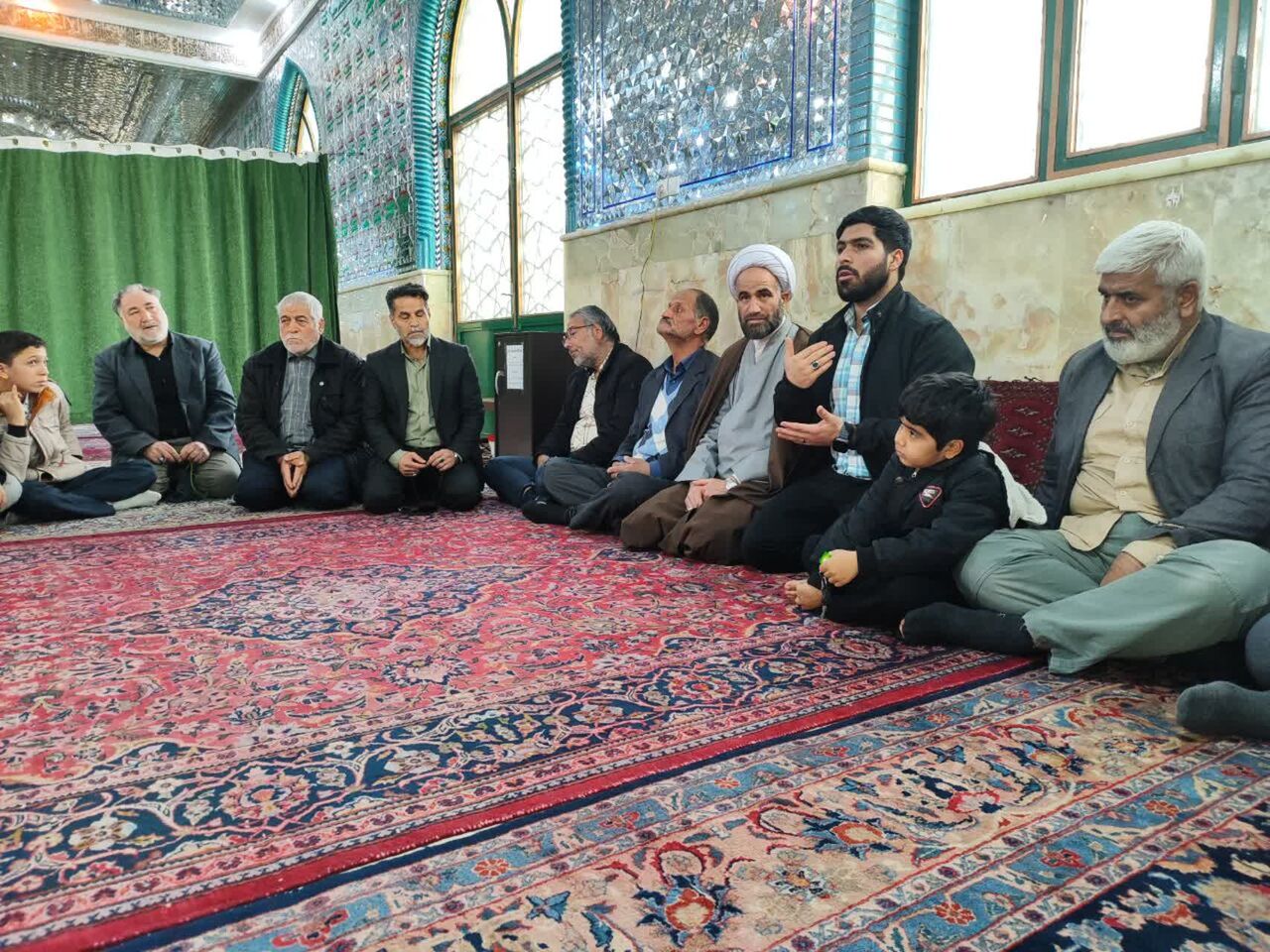 دیدار صمیمی امام جمعه خنداب با نوجوانان در حاشیه نماز جمعه