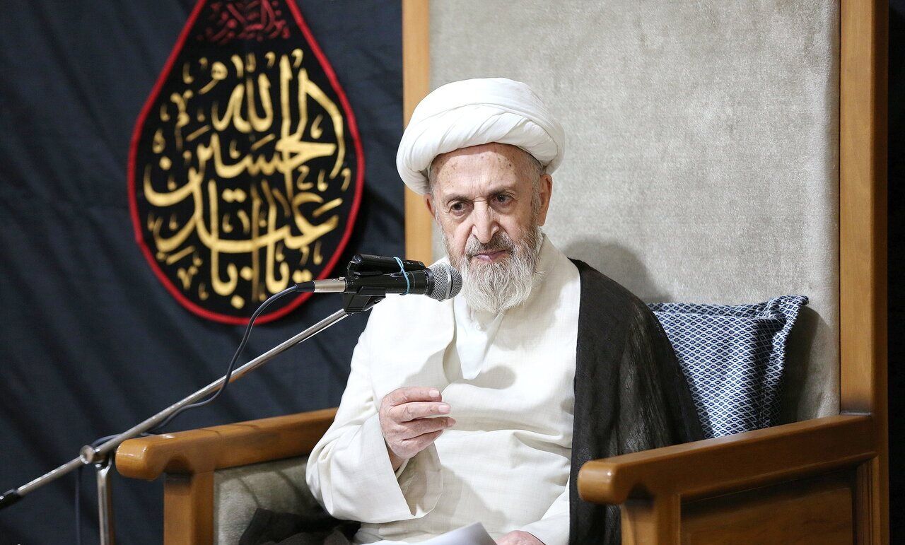 پاسخ آیت الله‌العظمی سبحانی به شبهه افکنی درباره حضرت زهرا(س): از سرنوشت کسروی عبرت بگیرید