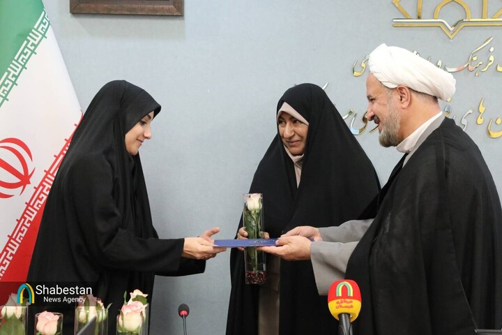 نشست صمیمی رئیس ستاد هماهنگی کانون‌های فرهنگی هنری مساجد کشور با بانوان همکار