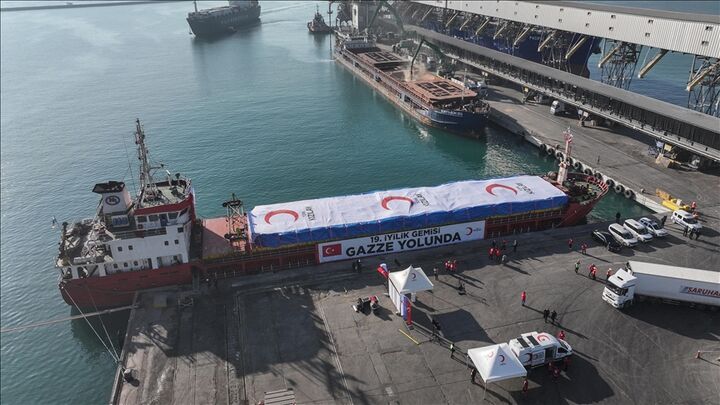 حرکت نوزدهمین «کشتی نیکوکاری» هلال‌احمر ترکیه با ۱۳۰۰ تن کمک بشردوستانه به سوی غزه