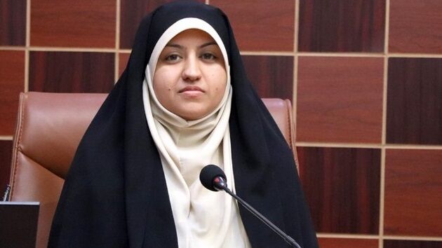 انتقاد تند عضو شورای شهر بندرعباس از رویکرد تشریفاتی به مقام زن