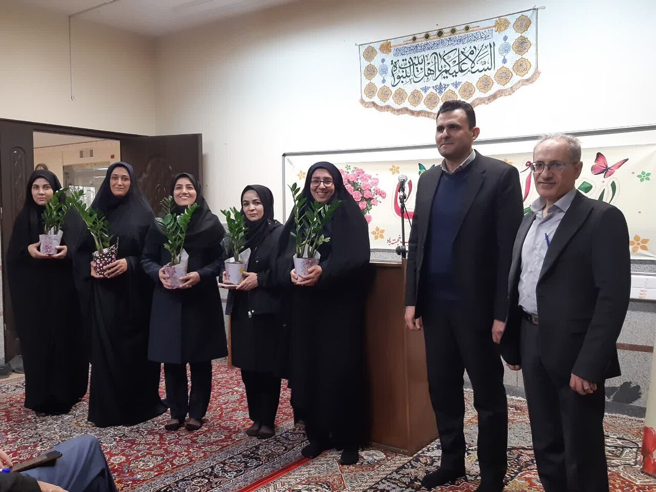 زنان ستون خانواده و جامعه هستند