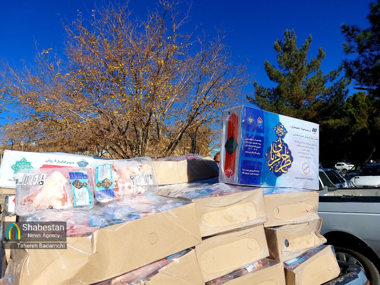 بچه‌های مسجدی کرمان حامل هدیه مادری حضرت خدیجه سلام الله علیها در نذر قربانی فاطمی