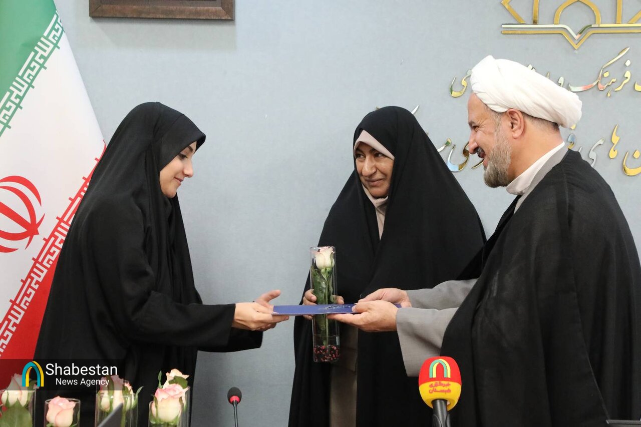 نشست صمیمی رئیس ستاد هماهنگی کانون‌های فرهنگی هنری مساجد کشور با بانوان همکار