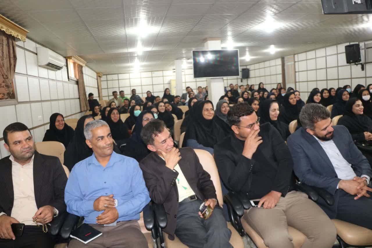 مادران با پرورش فرزندانی سالم و توانمند آیندهای روشن برای جامعه رقم میزنند