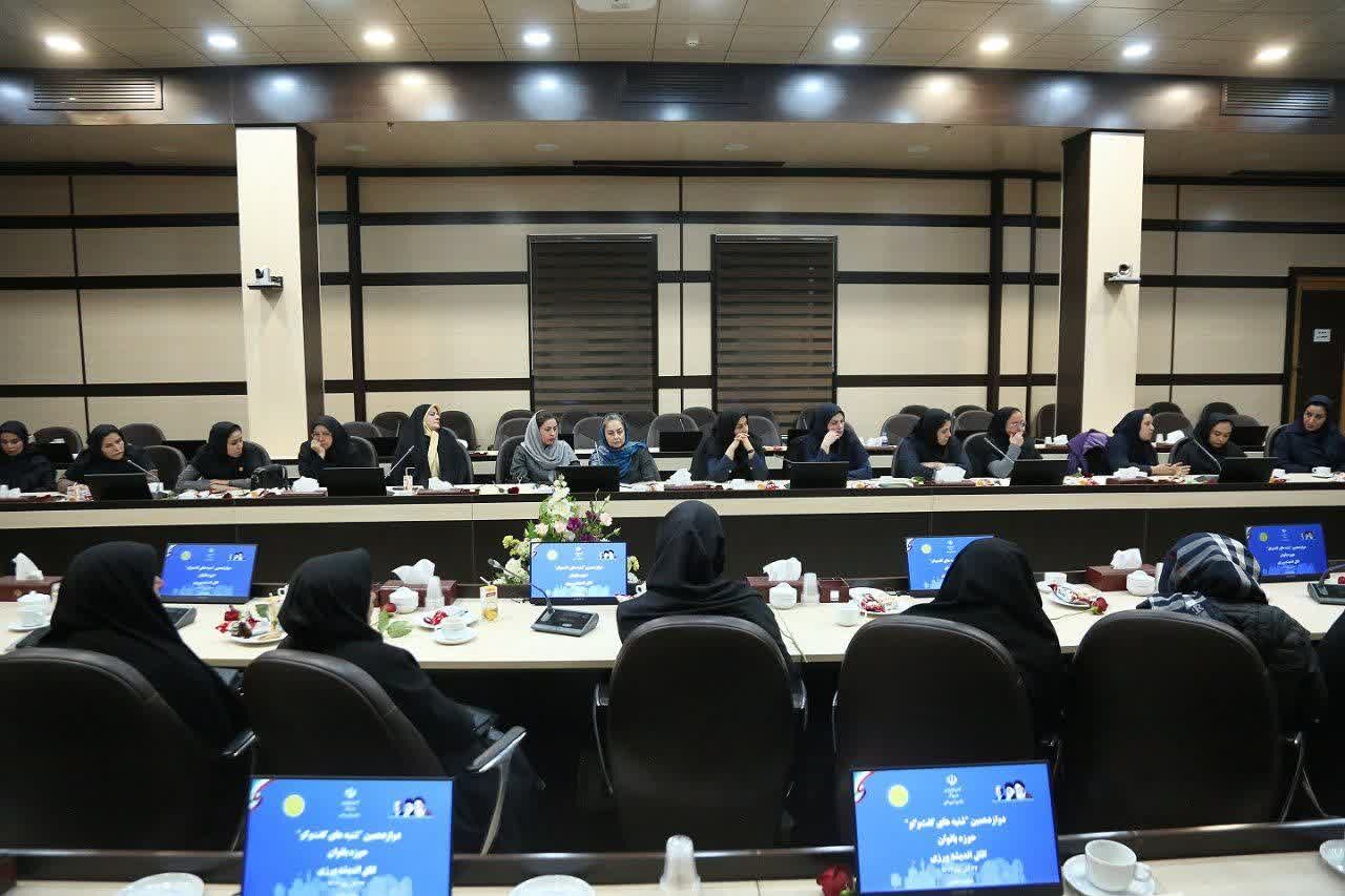 استاندار پای صحبت بانوان مشهد مقدس