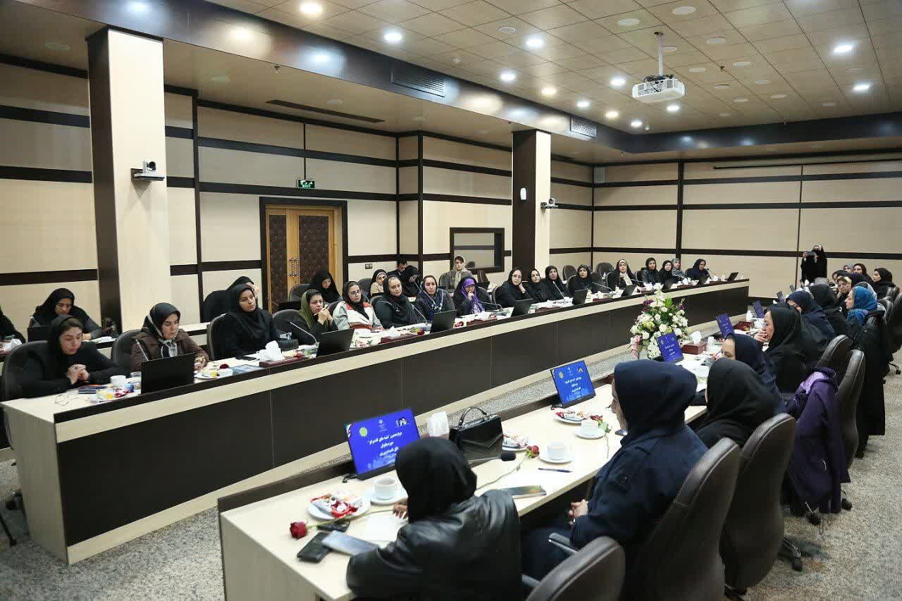 استاندار پای صحبت بانوان مشهد مقدس