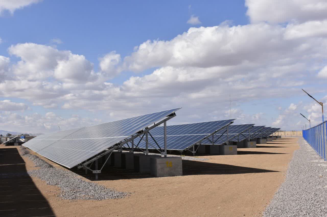 افتتاح نیروگاه ۲ مگاواتی و آغاز ساخت نیروگاه ۱۲ مگاواتی خورشیدی در زرندیه