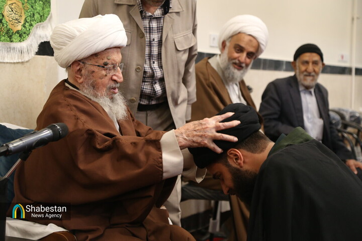 لباس روحانیت، نماد نمایندگی امام زمان (عج) است