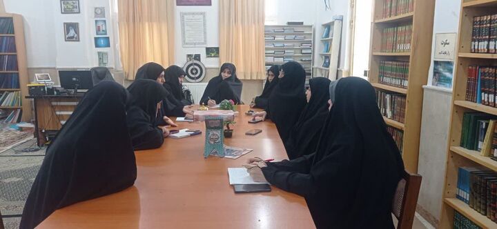 بانوان طلبه در ابعاد مدیریتی و پژوهشی حوزه علمیه نقش‌آفرین هستند