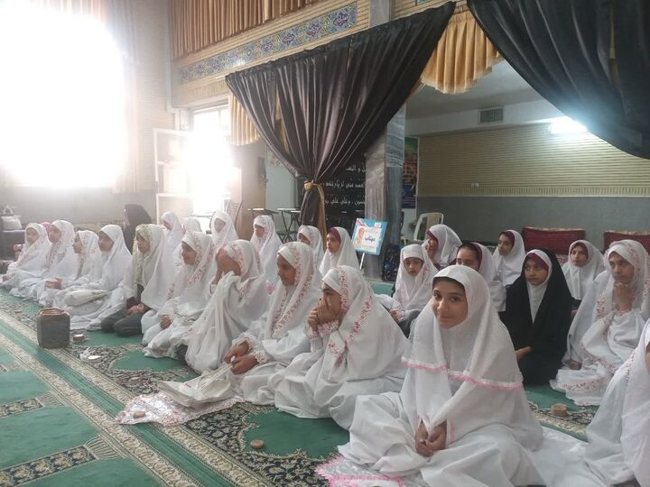 حضور دانش‌آموزان مدرسه مهتاب در مسجد حجت ابن الحسن (عج) با محوریت نماز و موفقیت تحصیلی