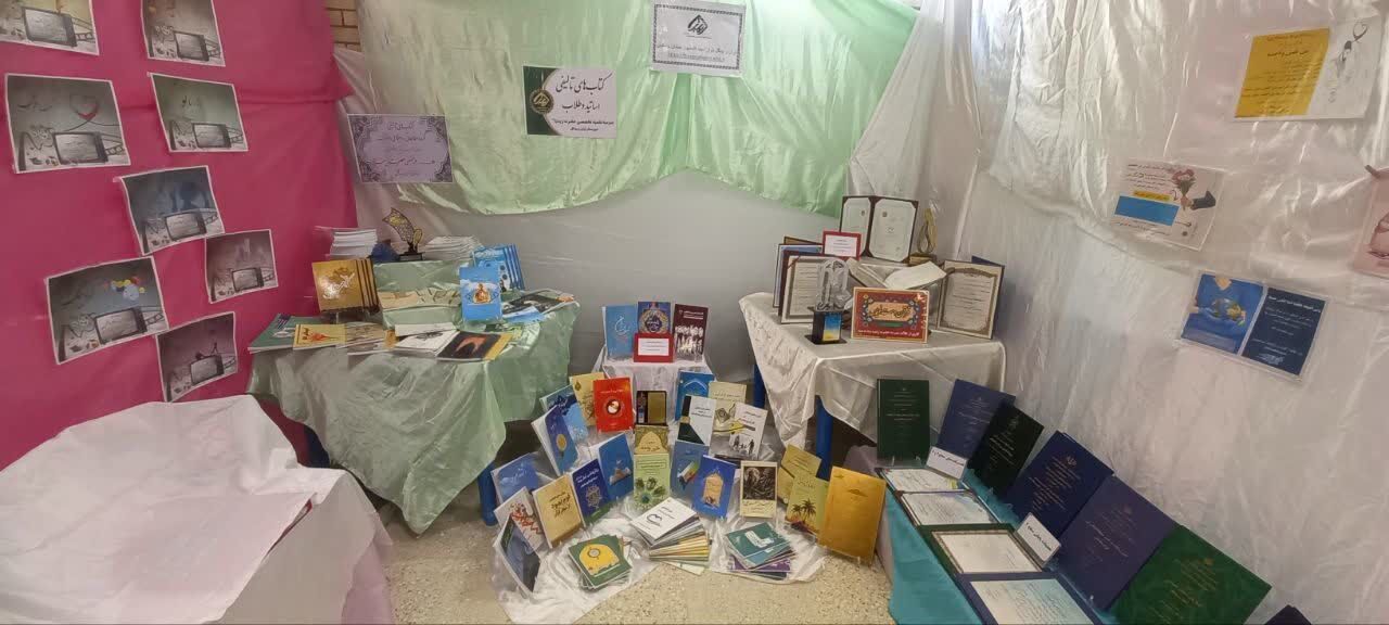 رونمایی از ۵ کتاب تألیفی طلاب مدرسه علمیه حضرت زینب(س) آران و بیدگل در هفته پژوهش