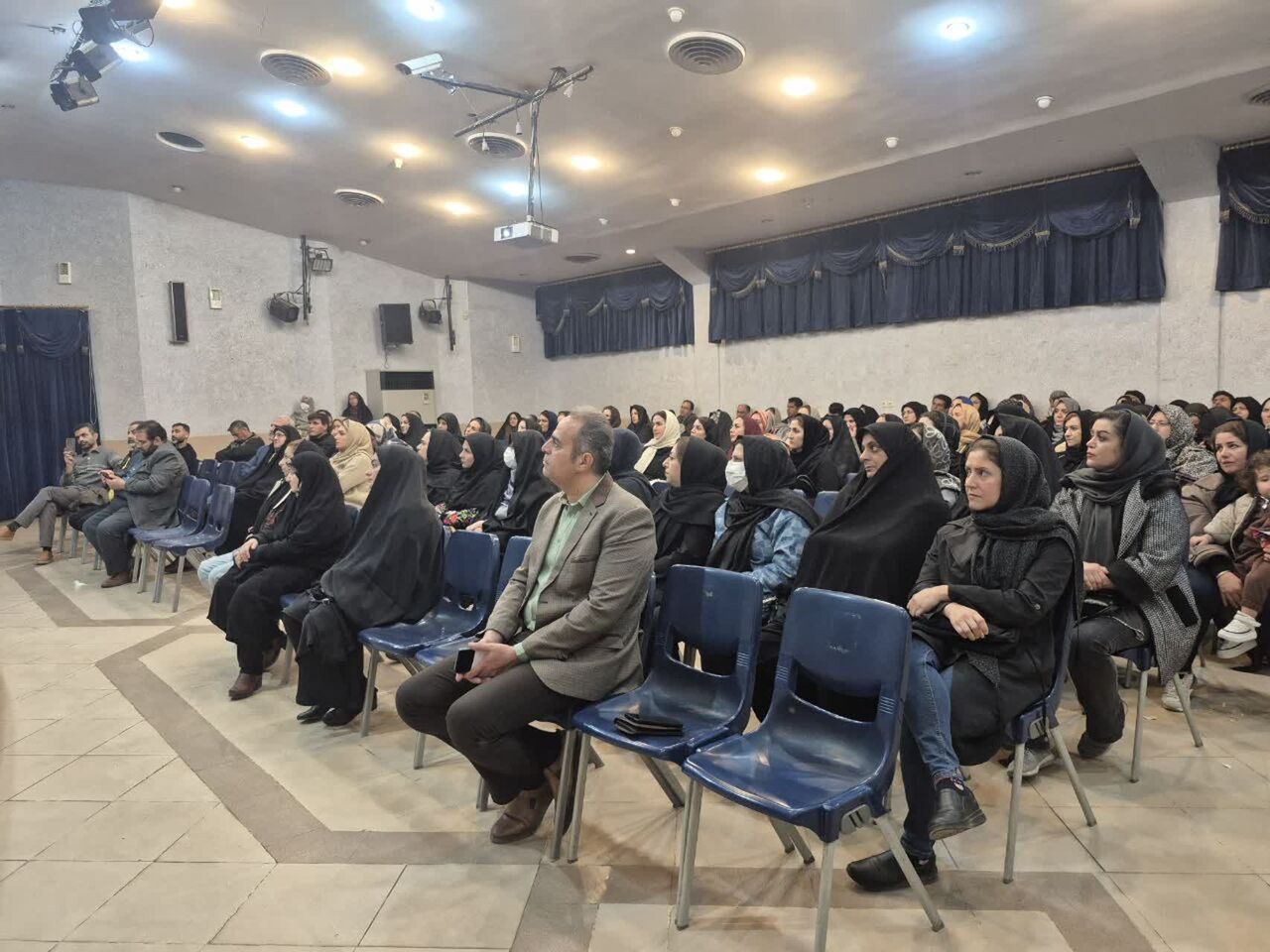 کارگاه «خانواده دوست داشتنی» با موضوع روانشناسی نوجوان در کاشان برگزار شد&nbsp;