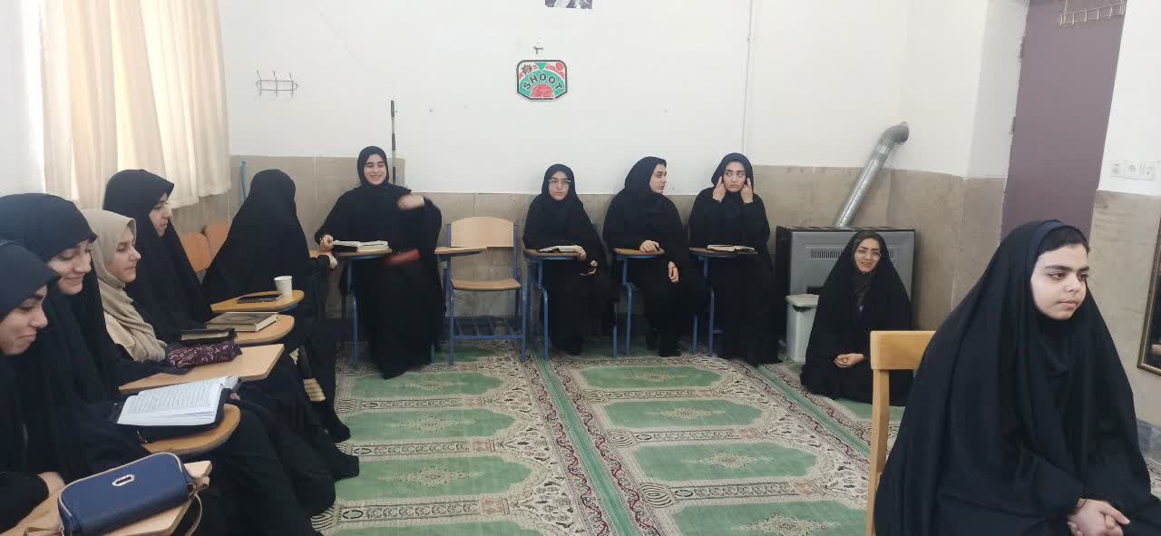 رقابت ۲۰۰ دانش آموز  در چهل و چهارمین دوره مسابقات قرآن و معارف اسلامی آران و بیدگل