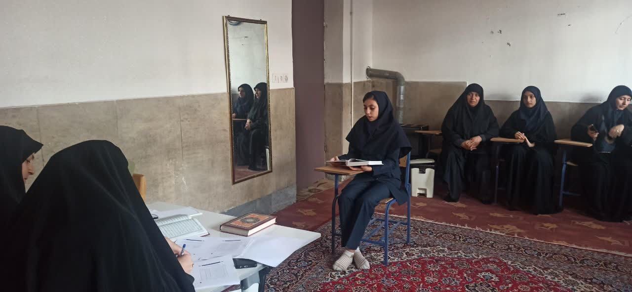 رقابت ۲۰۰ دانش آموز  در چهل و چهارمین دوره مسابقات قرآن و معارف اسلامی آران و بیدگل