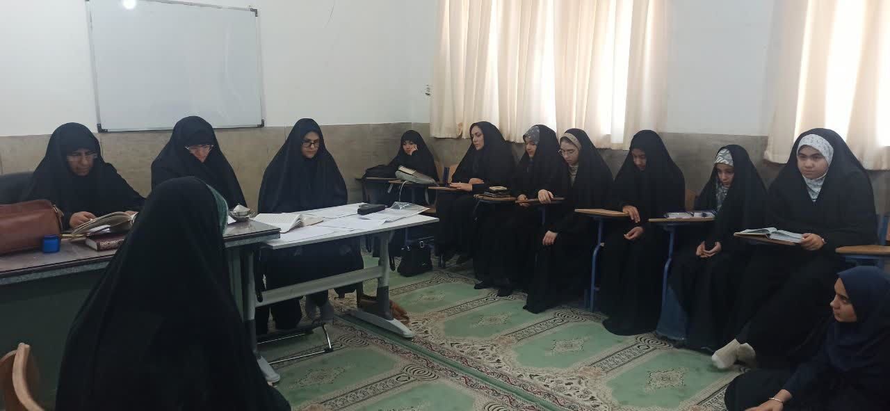 رقابت ۲۰۰ دانش آموز  در چهل و چهارمین دوره مسابقات قرآن و معارف اسلامی آران و بیدگل