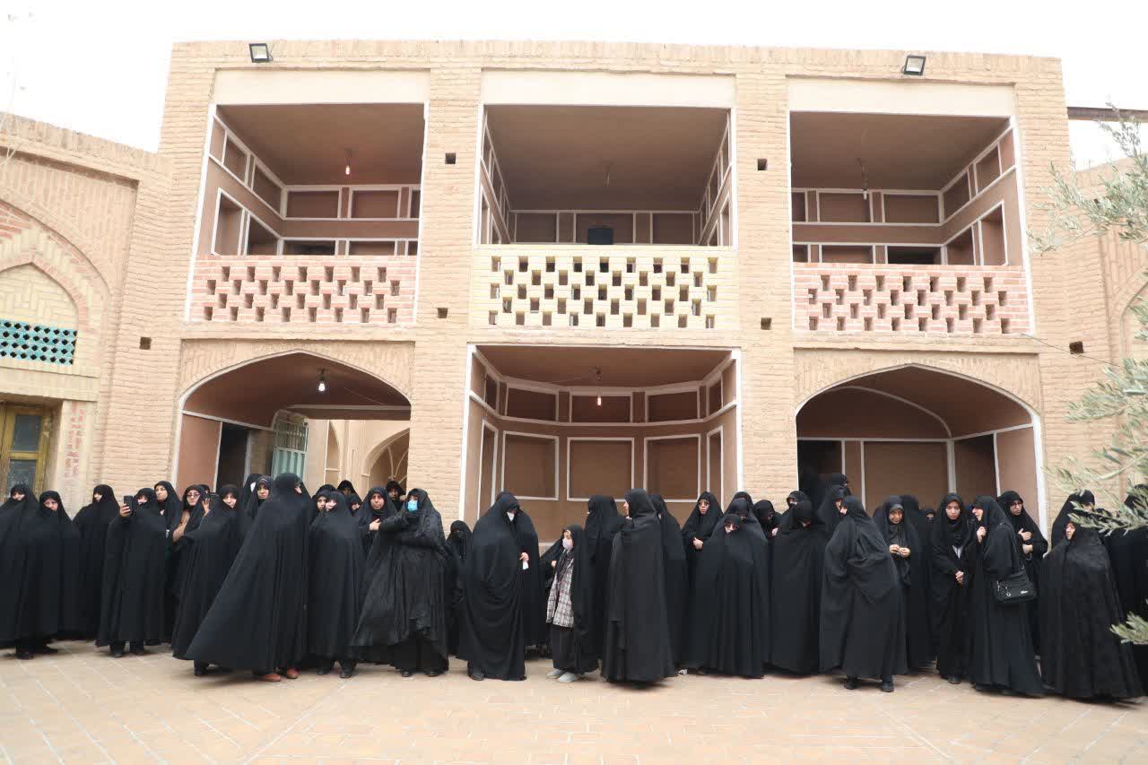 آیین وداع طلاب و روحانیون شهرستان دامغان با پیکر مرحوم آیت‌الله شاهچراغی