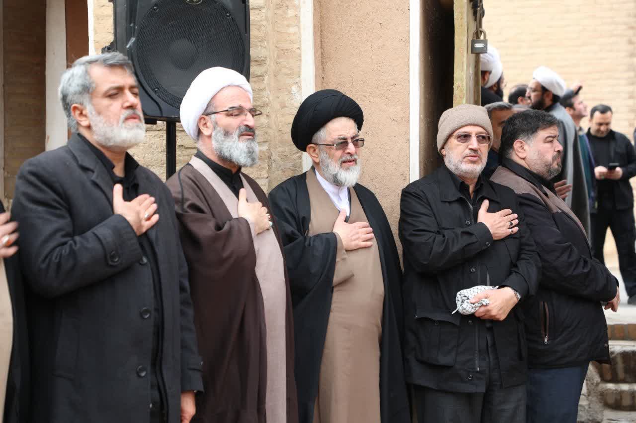 آیین وداع طلاب و روحانیون شهرستان دامغان با پیکر مرحوم آیت‌الله شاهچراغی