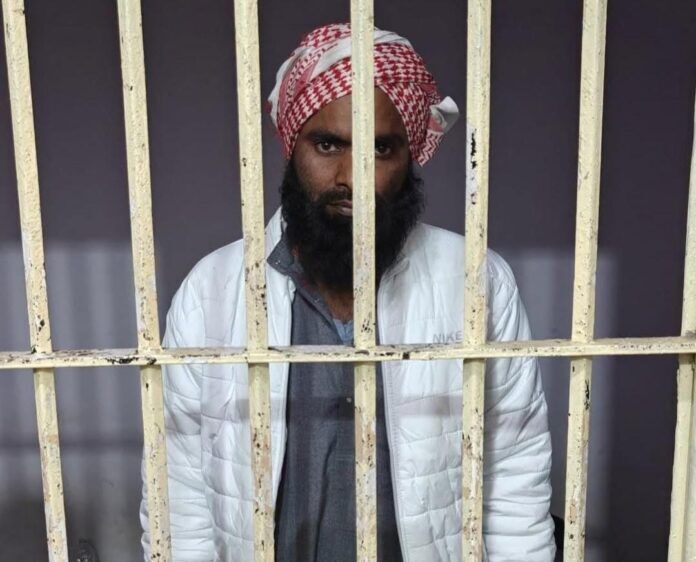 حمله و بازداشت غیرقانونی مؤذن هندی پس از اذان گفتن برای نماز صبح در اوتار پرادش