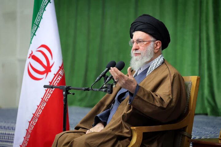 تقلیل انگیزه‌های شهدا به احساسات، ظلم به اشخاص و حادثه‌ جنگ است