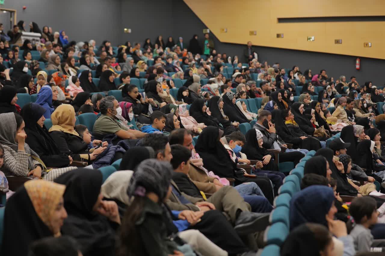 تقدیر از ۴۰۰ دانشآموز در اختتامیه پویش «پیک فاطمی» در کاشان