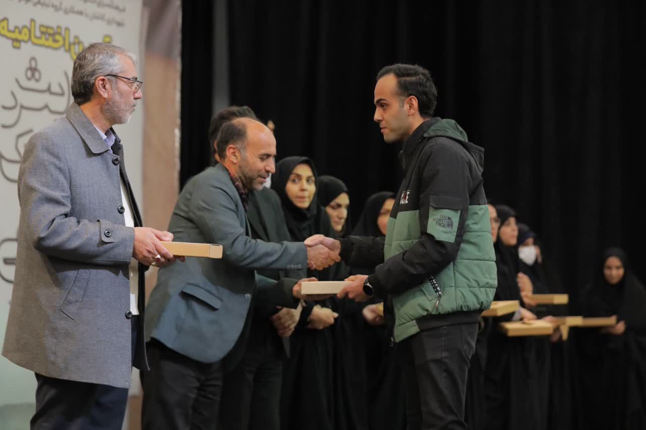 تقدیر از ۴۰۰ دانشآموز در اختتامیه پویش «پیک فاطمی» در کاشان