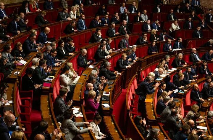 ۱۰ پیشنهاد جنجالی راست‌گرایان فرانسه برای پارلمان؛ از فشار بر مهاجران تا ممنوعیت حجاب برای دختران