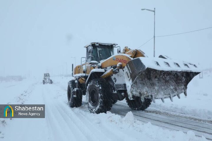 برف‌روبی قریب به هزار و ۵۰۰ کیلومتر از راه‌های استان کرمان با تلاش راهداران