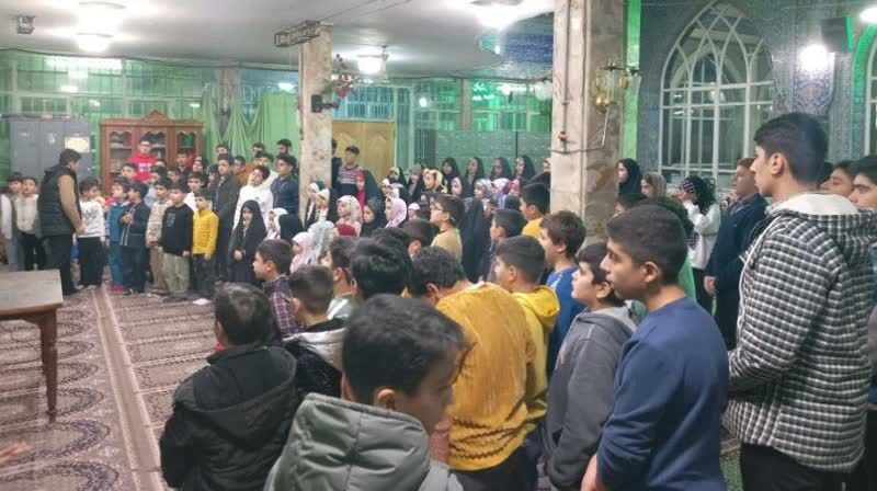 تمرین همخوانی قرآن کریم با حضور گسترده اعضای بیت‌القرآن مسجد جامع کرج