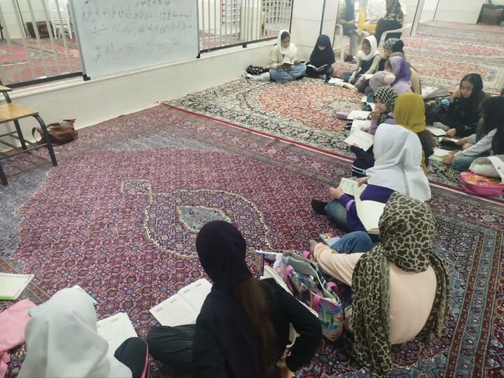 طنین آیات در فضای مسجد؛ کلاس‌های قرآن کانون «سلاله طیبه» در سنندج