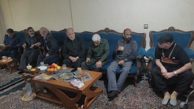 تکریم ایثارگران؛ دیدار گرم فرماندهان پیشکسوتان ثارالله با همرزمان دوران دفاع مقدس در بندرعباس