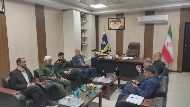 تکریم ایثارگران؛ دیدار گرم فرماندهان پیشکسوتان ثارالله با همرزمان دوران دفاع مقدس در بندرعباس