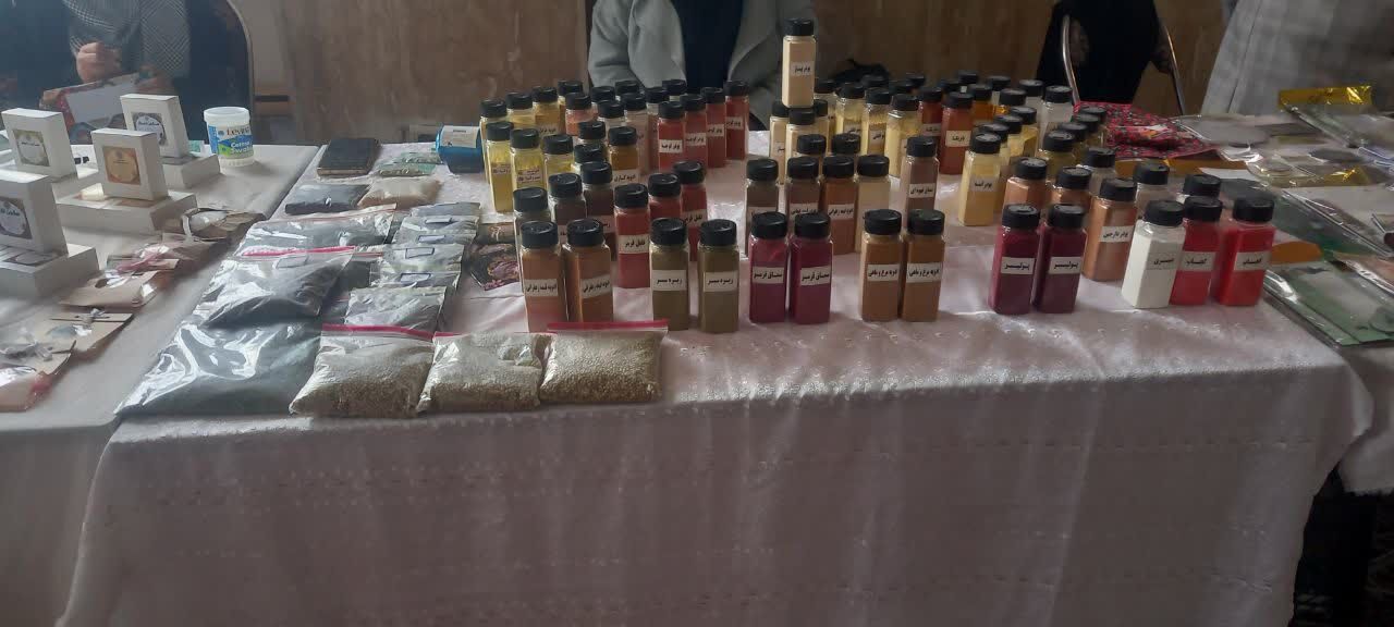 نمایشگاه یلدایی حمایت از مشاغل خانگی در مسجد ولایت برپا شد